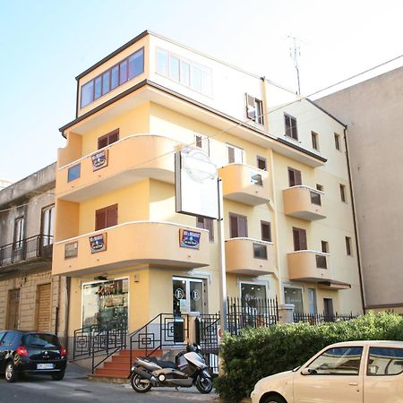 Sun And Beach Catona Di Reggio Calabria Exterior photo